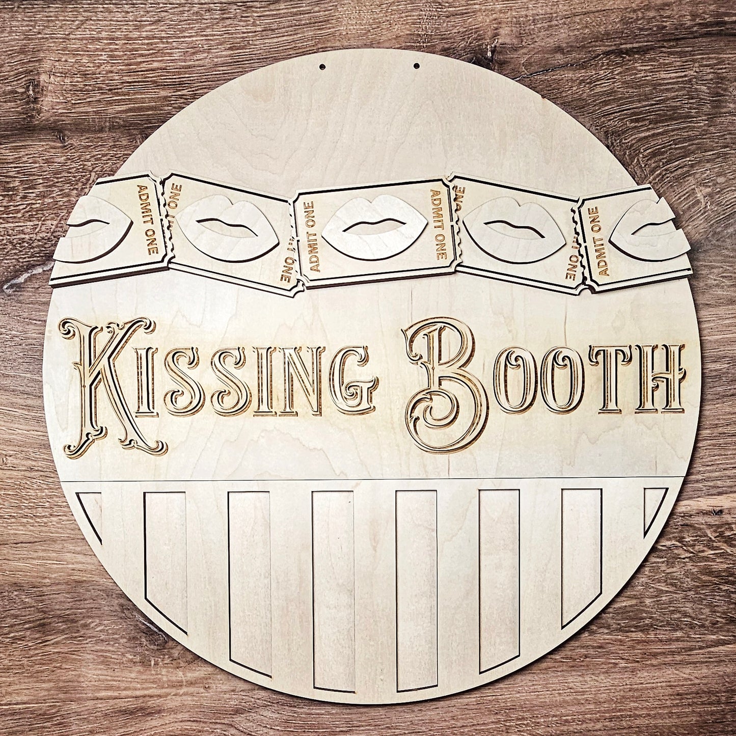 Kissing Booth A5819: 3D round door hanger