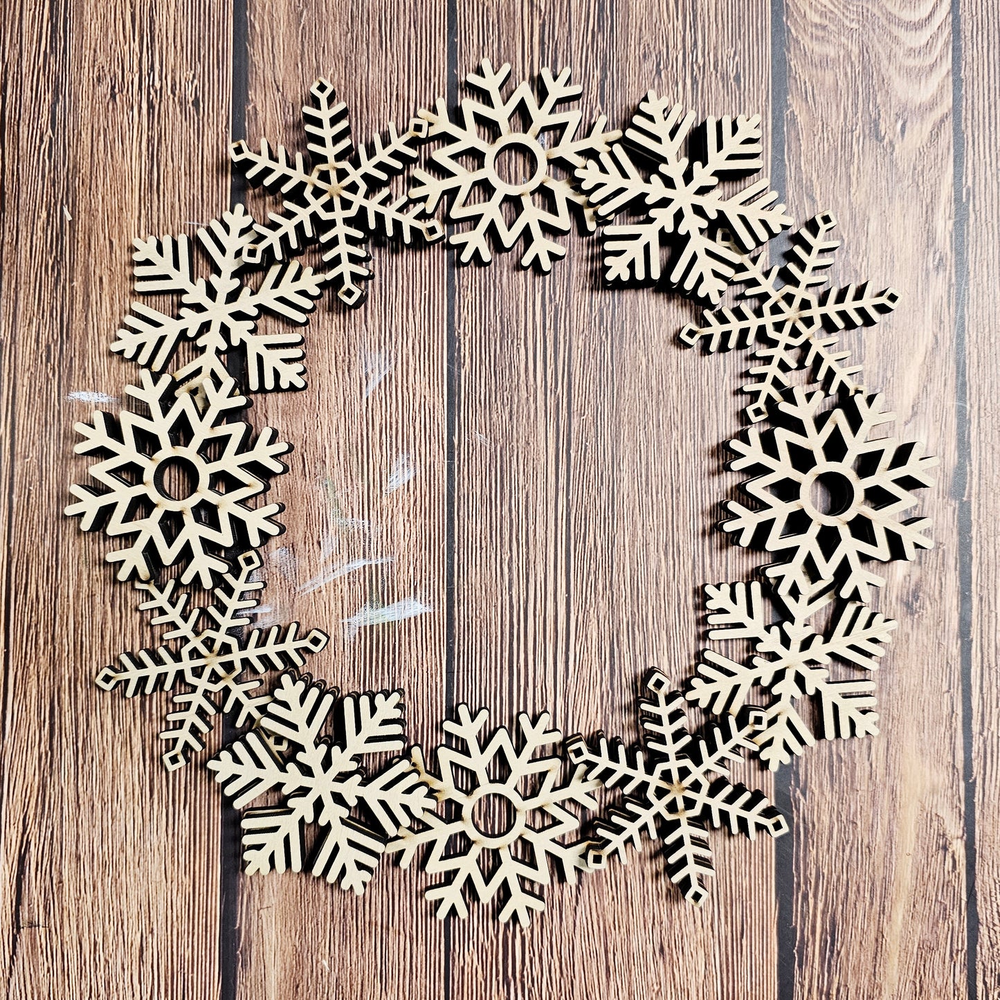 Snowflake Wreath A5835N: Novelty door hanger