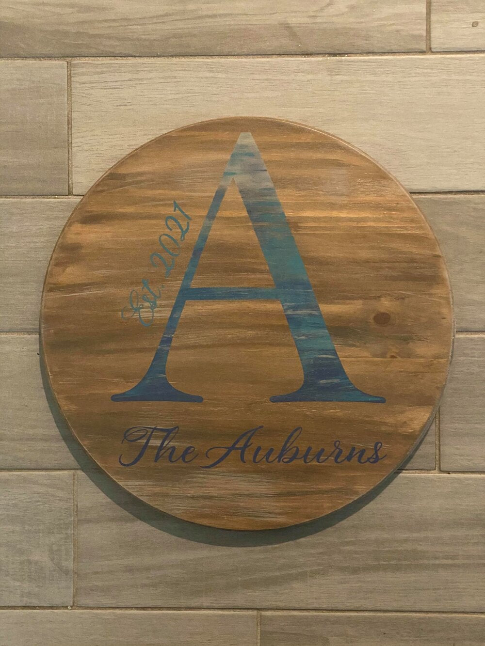 Large initial + date+ last name: Round A1340N