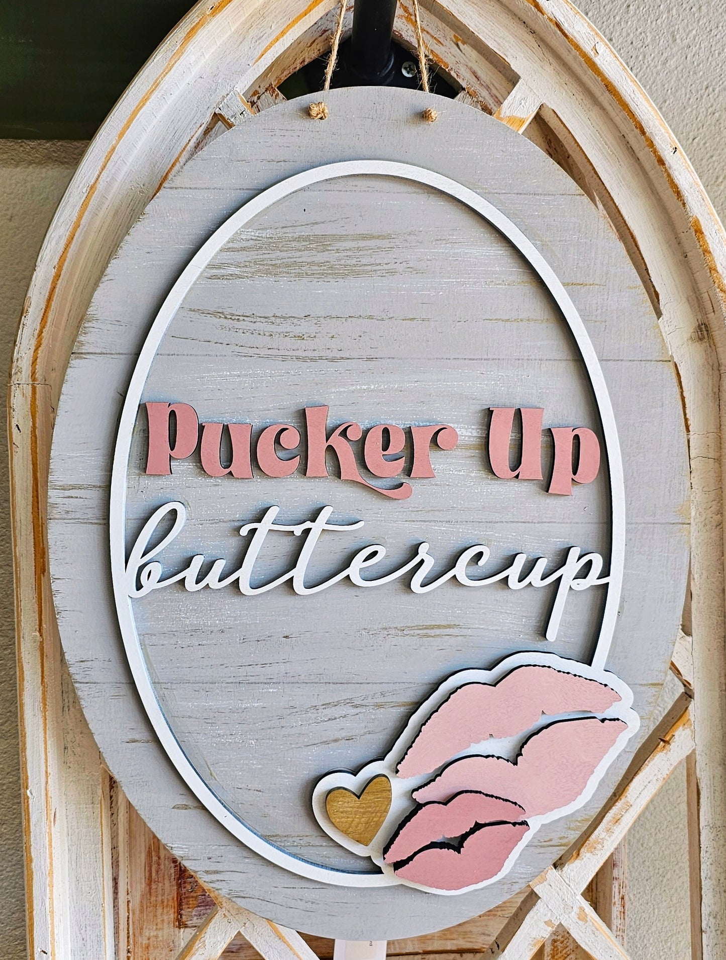Pucker up buttercup:3D oval door hanger A5617N