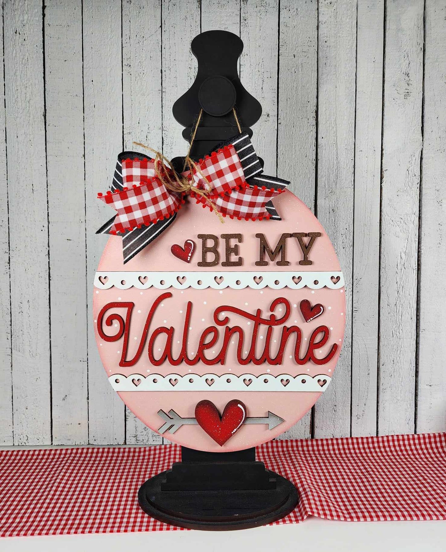 Be my Valentine:  3D round door hanger