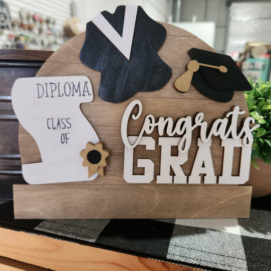 Graduation-themed wooden sign with mortarboard, diploma, and 'Congrats Grad' text.
