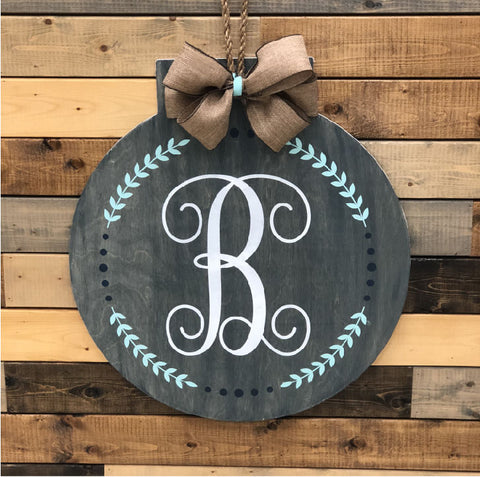 Monogram in Vine: Round door hanger A5157N