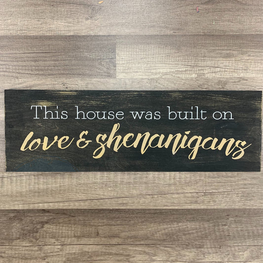 This house was built on love & shenanigans: Plank Design A1568N