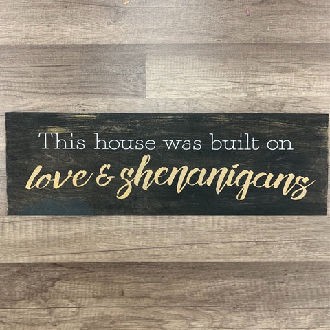 This house was built on love & shenanigans: Plank Design A1568N